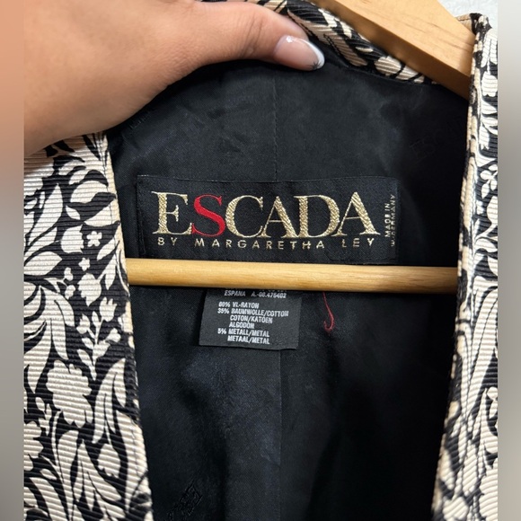 Escada by Margaretha Ley Vintage Black and Cream Floral Blazer - Picture 7 of 11